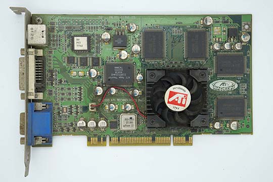 ATI Rage6 32MB SGRAM 显示卡（ATI Radeon芯片）